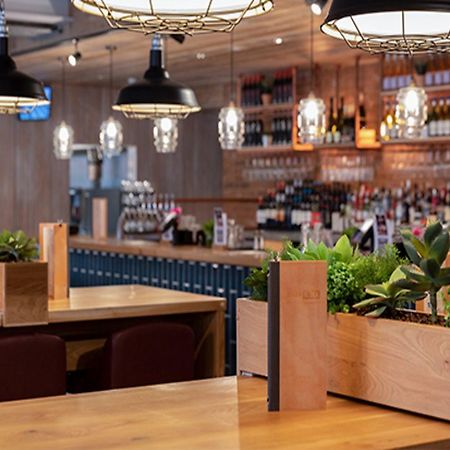 Premier Inn Уиннерш Экстерьер фото